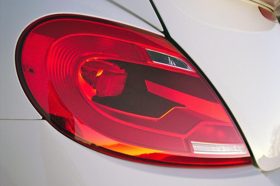  Volkswagen Beetle Turbo 2012 года  (фото 33 из 84)